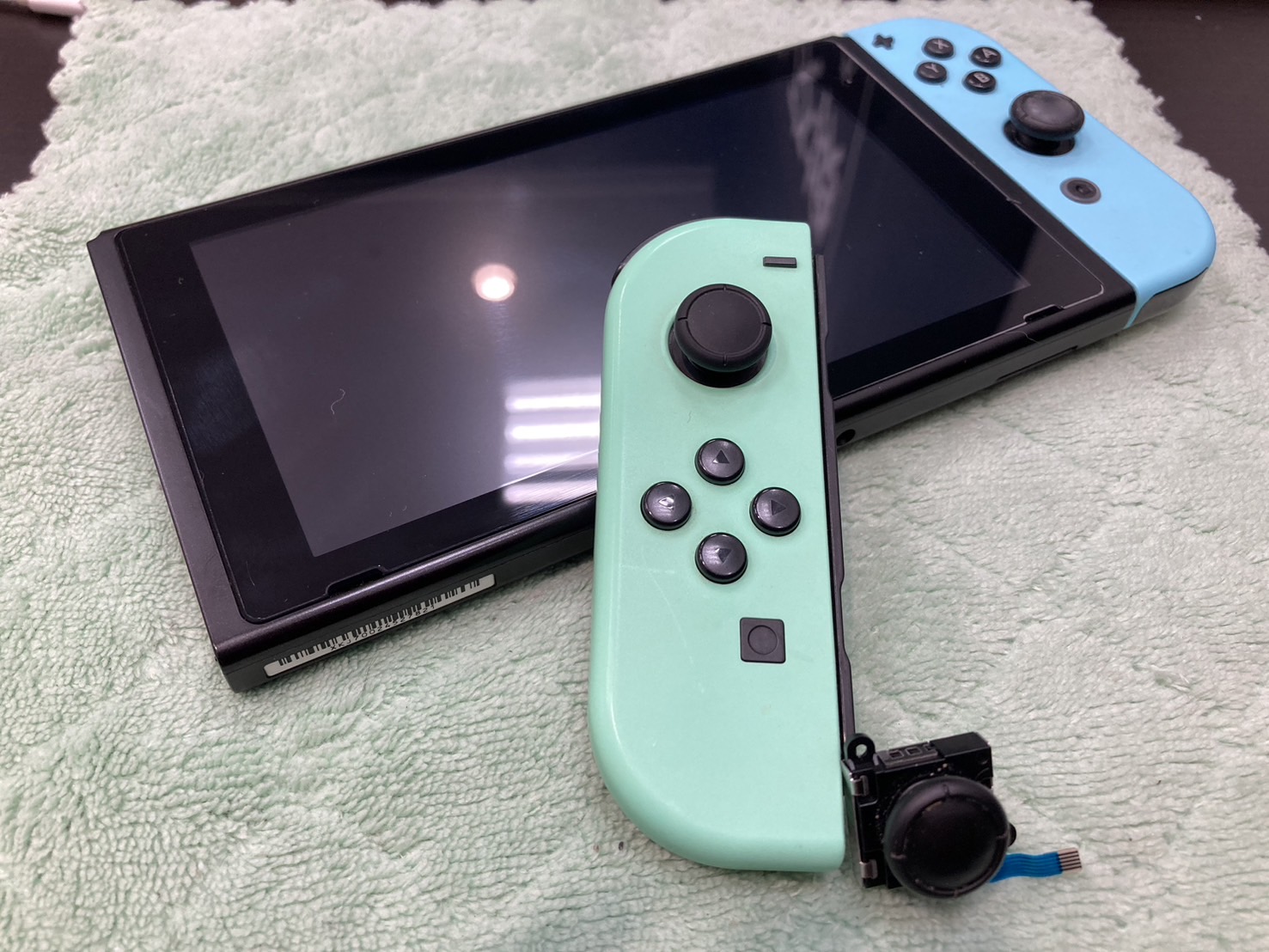 Nintendo Switch　Joy-Con　スティック修理【春日部市からご来店】