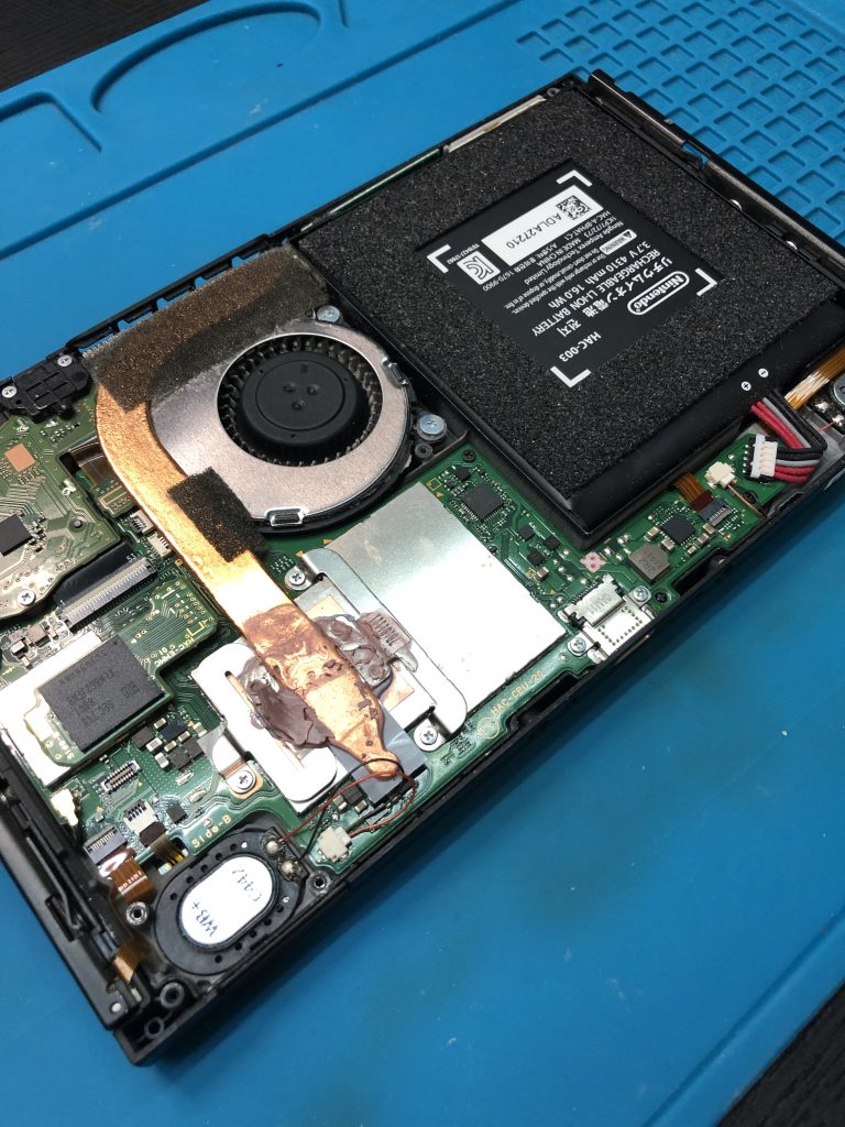 Nintedo Switch 内部にホコリが溜まっている？！メンテナンスの役割！ 【岩槻区】